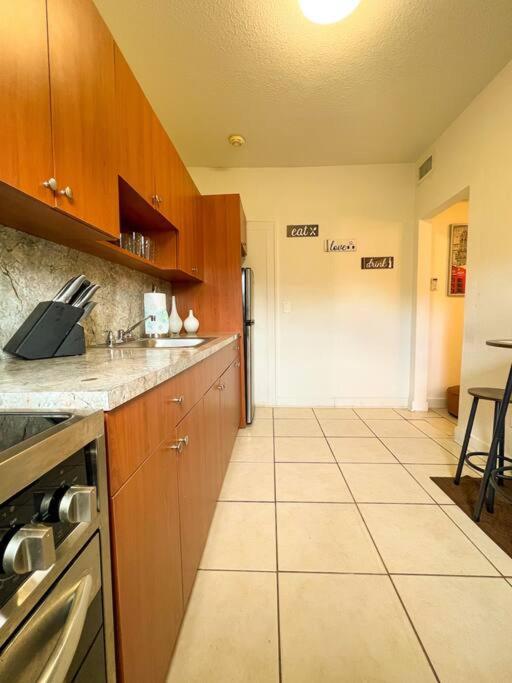 Cozy 1-Bedroom Rental In Майами Экстерьер фото