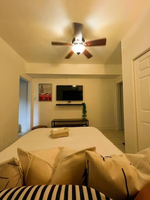 Cozy 1-Bedroom Rental In Майами Экстерьер фото
